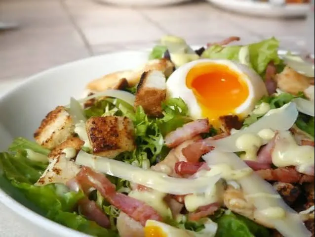 Caesar con pollo crispy